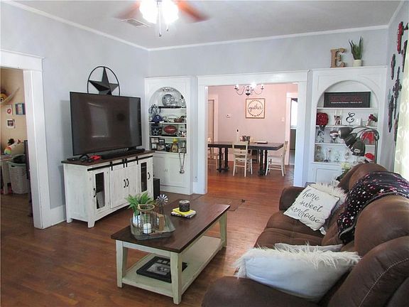 5th image of 214 E Hird St