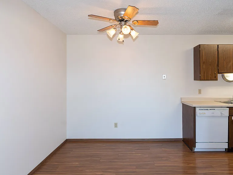 Fargo, ND Hartford Apartments | 11A | Dining