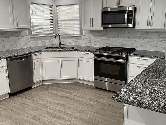 4th image of 3931 42nd St