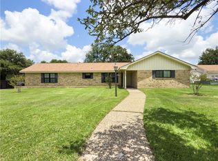 2525 Willow Bend Dr, Bryan, TX 77802