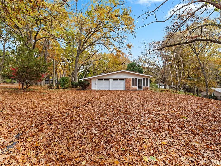 4966 Whispering Pine Ln — Photo 48