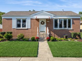 9334 Lincoln Ave, Brookfield, IL 60513