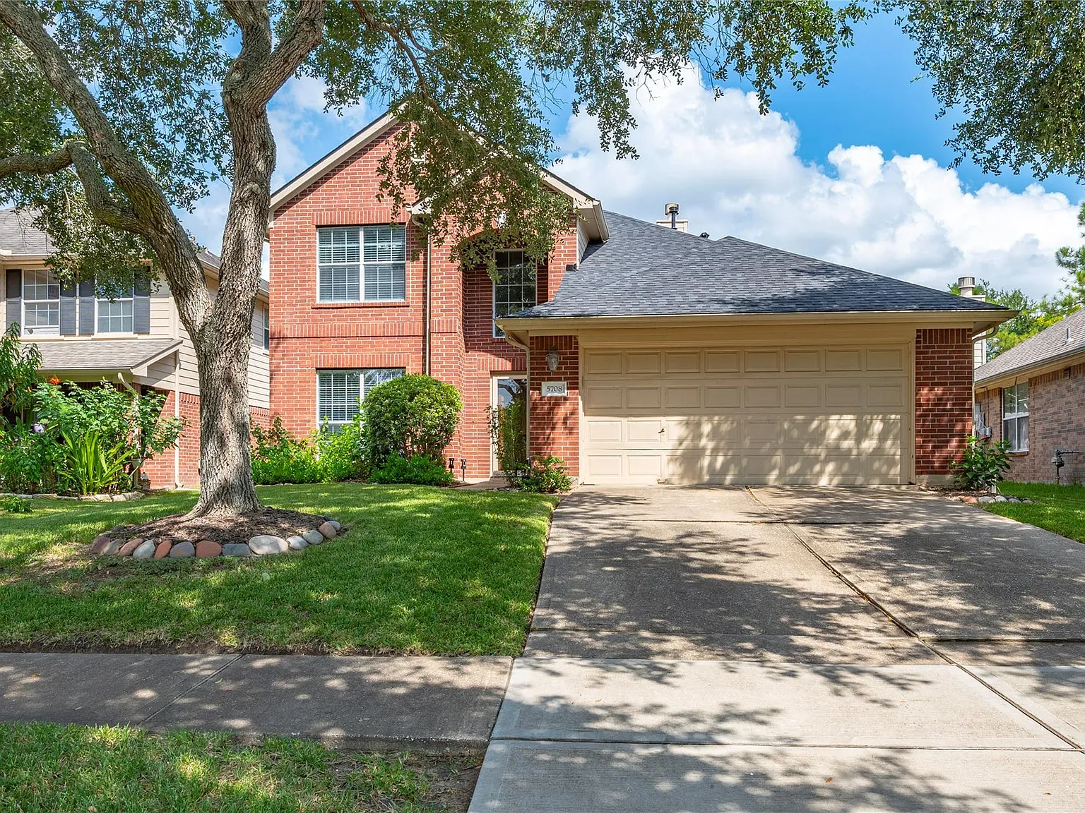 4 bed, 2.5 bath, 2119 sqft, $2,400 — Photo 2