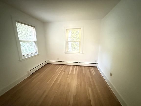 3rd image of 129 Billings St