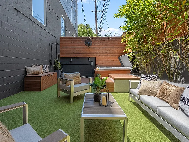 1037 N Laurel Ave #19C — Photo 80