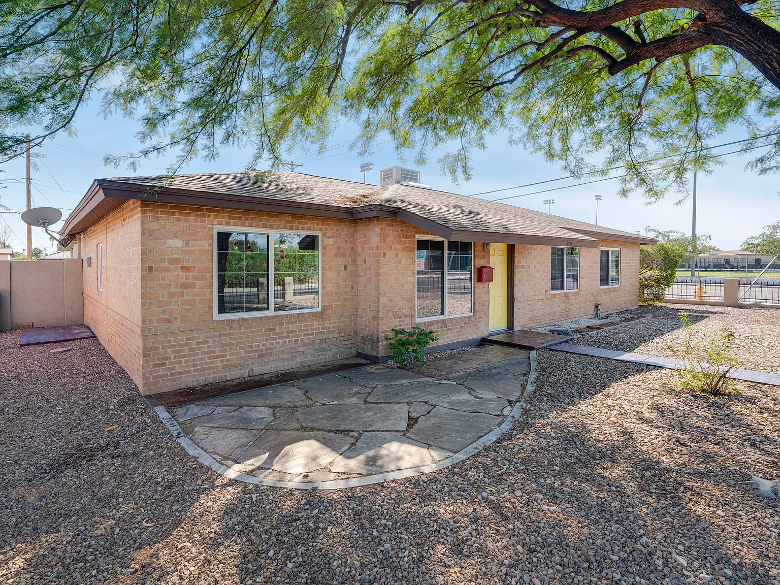3 bed, 1801 sqft, $2,750 — Photo 2