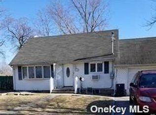 25 Birchgrove Dr, Central Islip, NY 11722