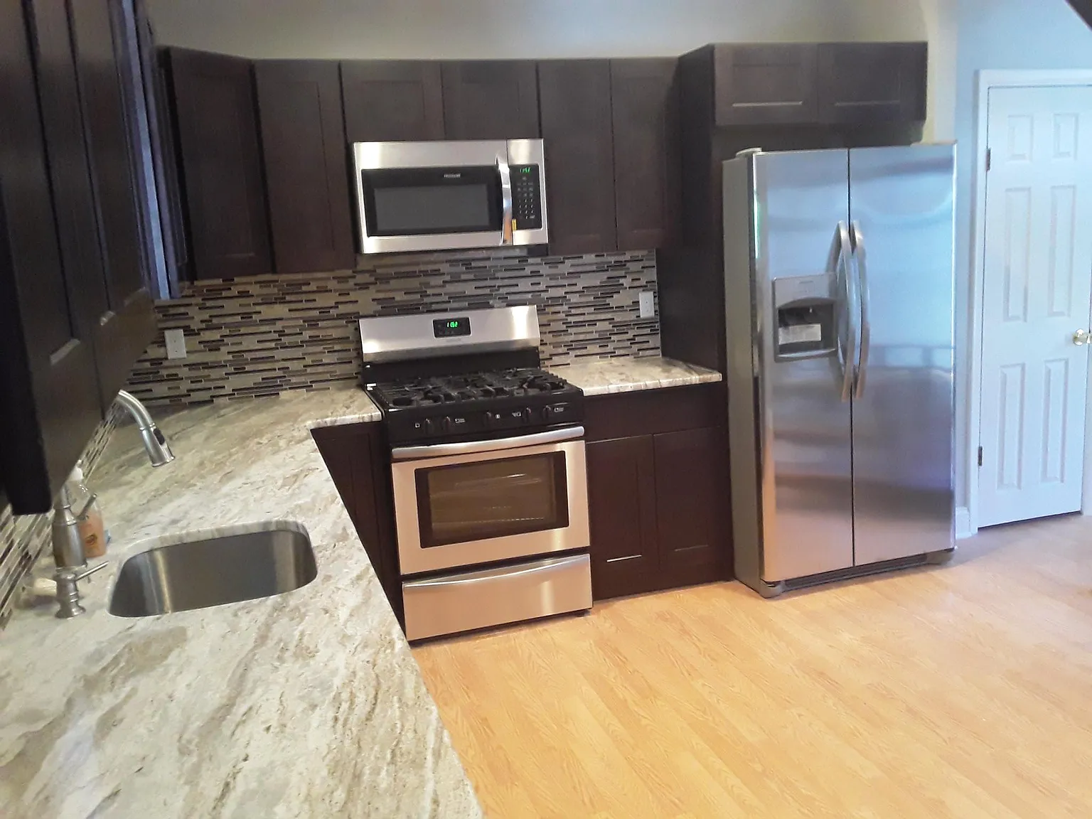2 bed, 1000 sqft, $1,999 — Photo 4