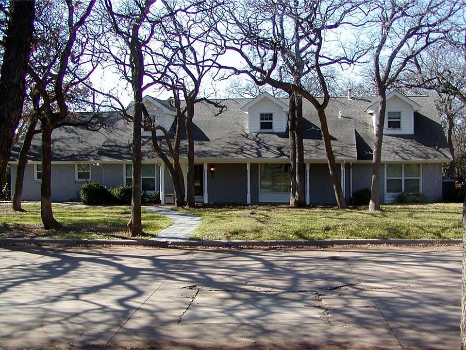 Street view of home. Notice faux stone sidewalk.