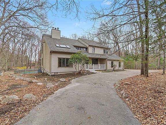 2nd image of 26 Trout Brook Ln