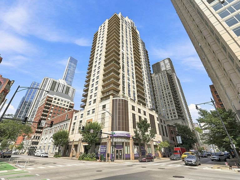 635 N Dearborn St APT 902