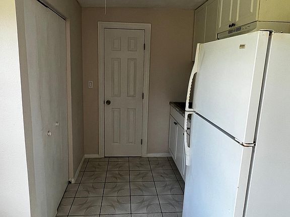 4th image of 12116 Margarita Ave #2
