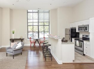 2102 Spring St, Philadelphia, PA 19103