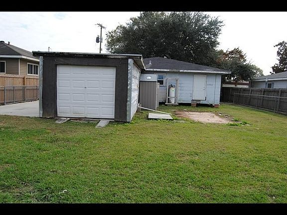 3rd image of 703 Hilda St