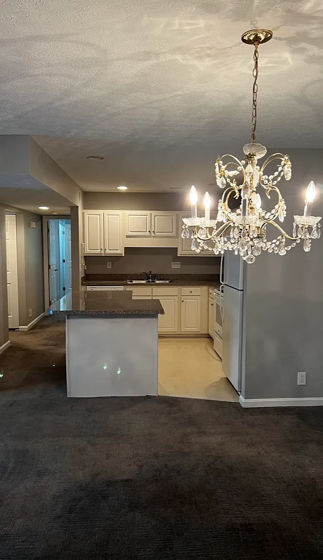 Beautiful 2 Bedroom / Two Bathroom Condo Available in Safe Neighborhood — Photo 4