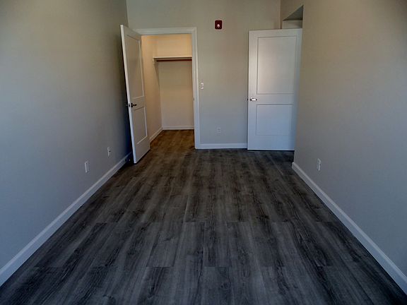 5th image of 2836 Fairfield Ave #206