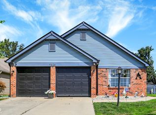 9828 Pine Ridge North Dr, Fishers, IN 46038