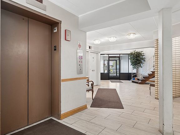 4th image of 9840 S Pulaski Rd APT 201