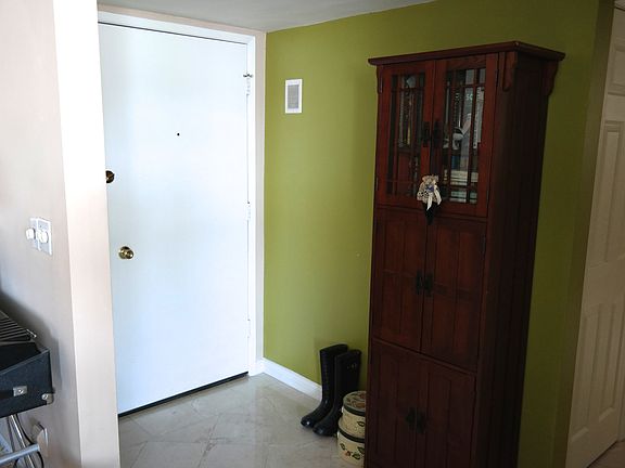2nd image of 5339 Newcastle Ave Unit 302
