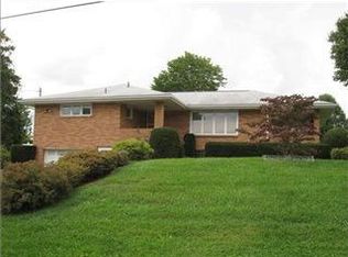 206 Clover Dr, Elizabeth, PA
