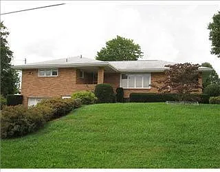 206 Clover Dr photo 1