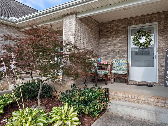 3rd image of 3361 Cummins Ln