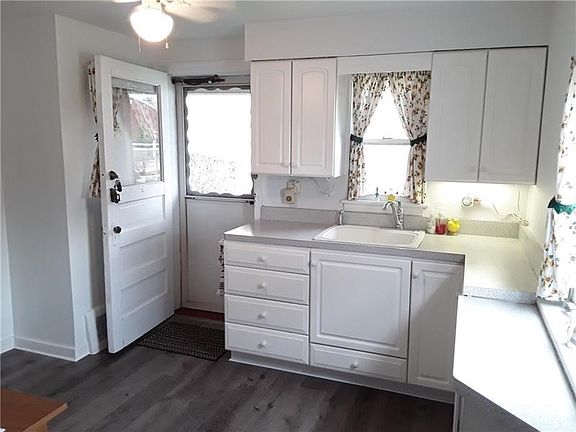 5th image of 151 Carmella Dr