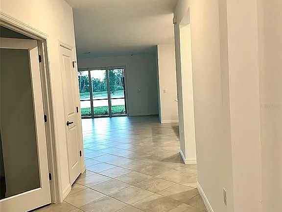 4th image of 11343 Burgundy Dr