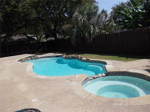 2nd image of 2953 Lakeview Cir