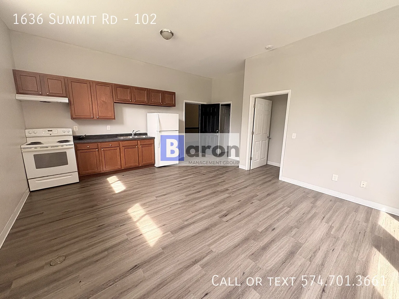 1636 Summit — Photo 2