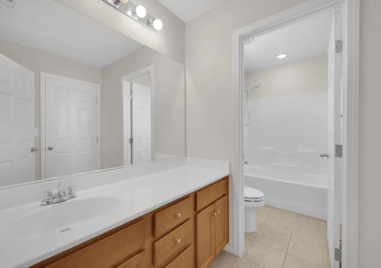 *Beautiful home in Henderson-Just completed upgrades* — Photo 3