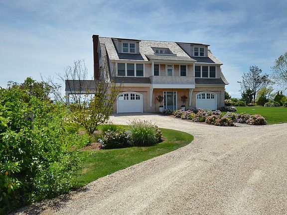 6 Mohegan Avenue