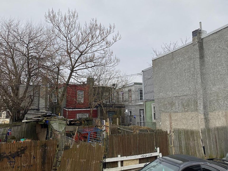 2nd image of 626 E Clementine St