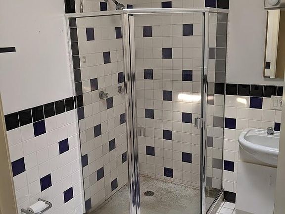 5th image of 2642 N Wilton Ave #3