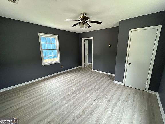 3rd image of 104 Foch St