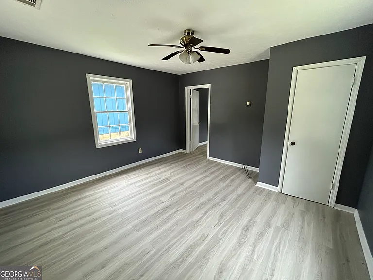 104 Foch St — Photo 3