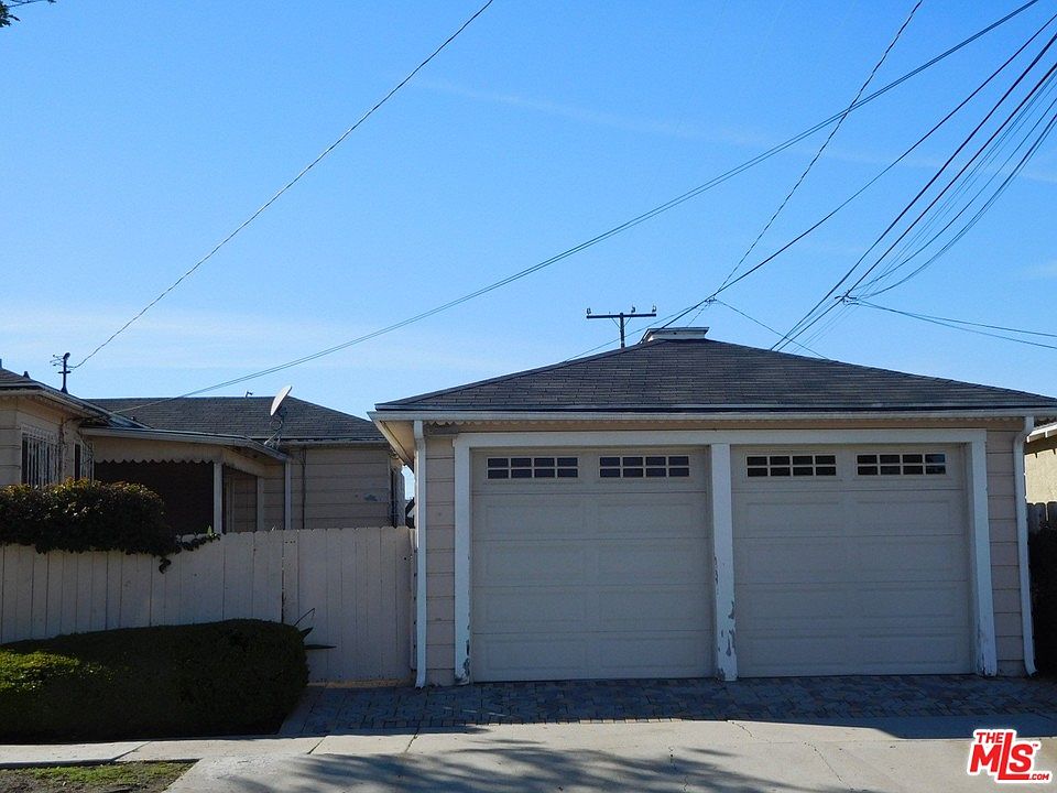 2nd image of 2901 W 82nd St