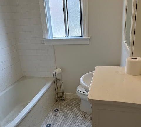 4th image of 4143 Rosewood Ave #4143