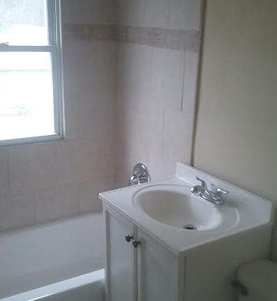 5th image of 419 E Washington St