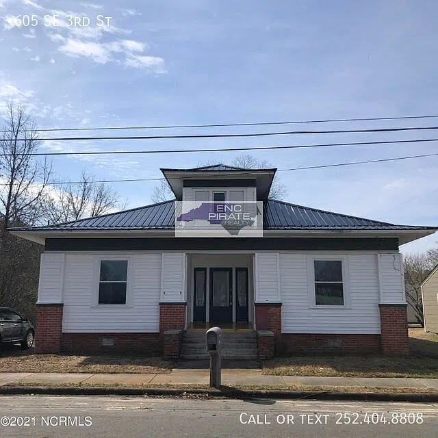 3 bed, $1,200 — Photo 1