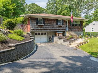 4 Misty Rd, Rocky Point, NY 11778