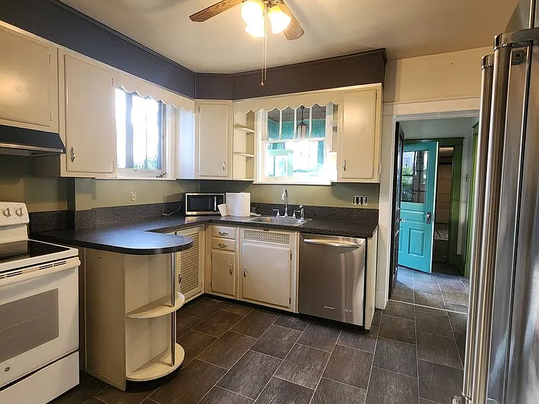 470 Maple St — Photo 13