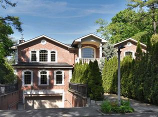 25 Walters Pl, Great Neck, NY 11023
