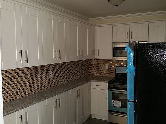 3rd image of 9017 Holland Ave