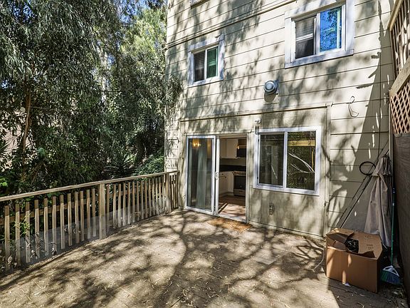 4th image of 3035 Redwood St #1/2