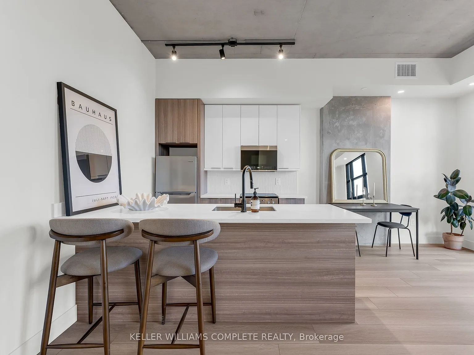 2 bed, $2,390 — Photo 4
