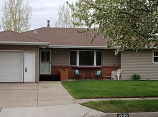 1229 S Highland Acre Rd, Bismarck, ND 58501