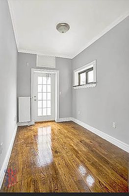 4th image of 330 E 6th St