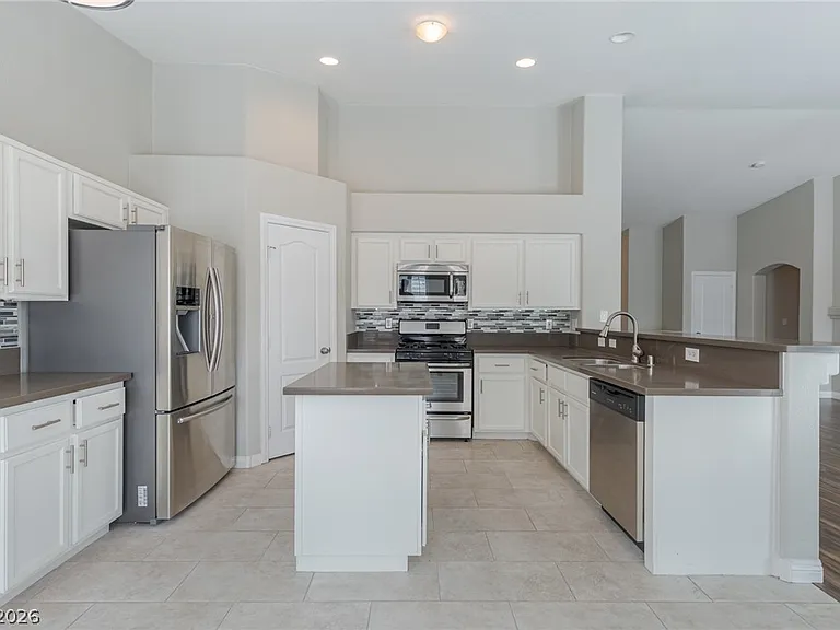 4029 Genoa Dr — Photo 17