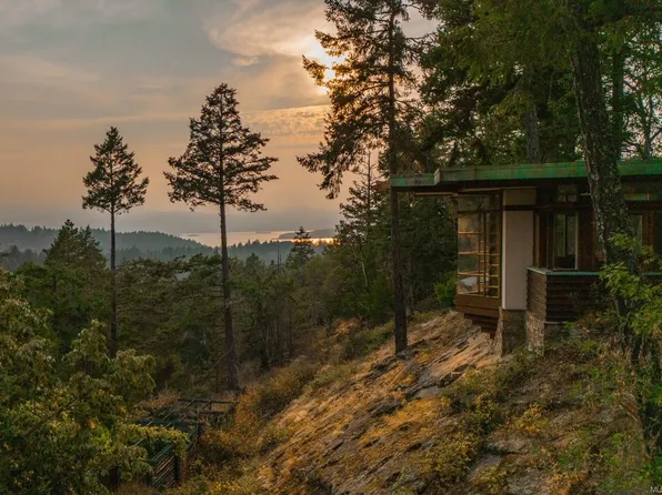 3326 Port Washington Rd, Southern Gulf Islands, BC V0N 2M1